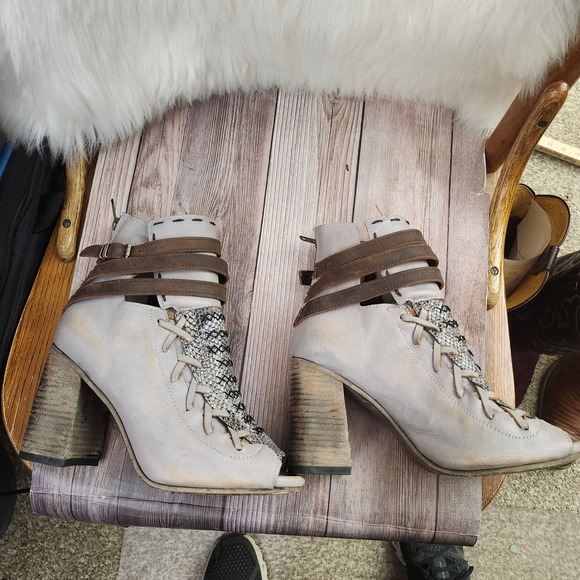 Freebird Eagle Leather Peep Toe Lace Up Strappy Heeled Booties Women's Size 9 - Picture 2 of 8